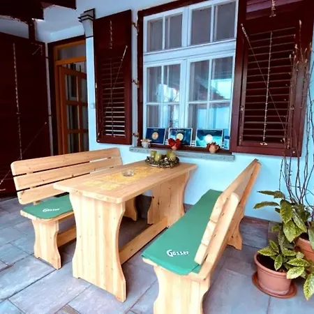 Feherhaz Alkalmi Szallo 러브호텔 2*