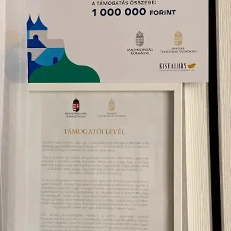 러브호텔 Feherhaz Alkalmi Szallo 페치