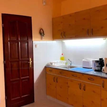 Feherhaz Alkalmi Szallo 2*