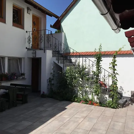 러브호텔 Feherhaz Alkalmi Szallo