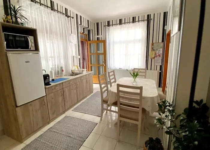 Feherhaz Alkalmi Szallo 2*