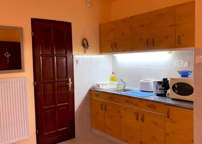 Feherhaz Alkalmi Szallo 2*